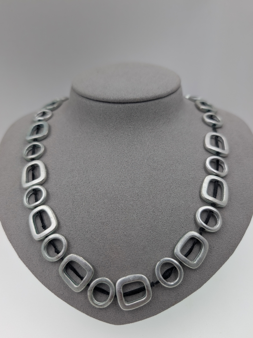 Sandra Viden Australian Studio Silver Ring Square Knotted Collar Necklace
0416